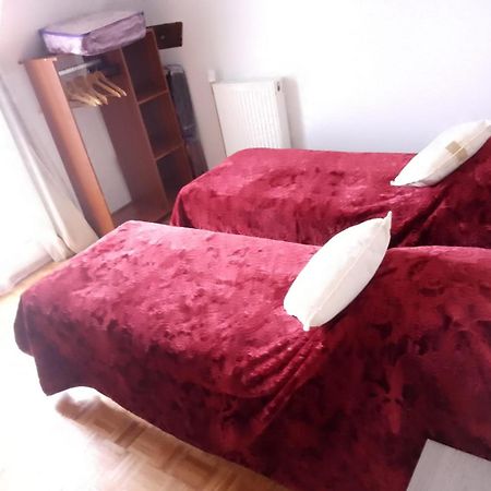 Hotel Holistica Saint-Fargeau  Esterno foto