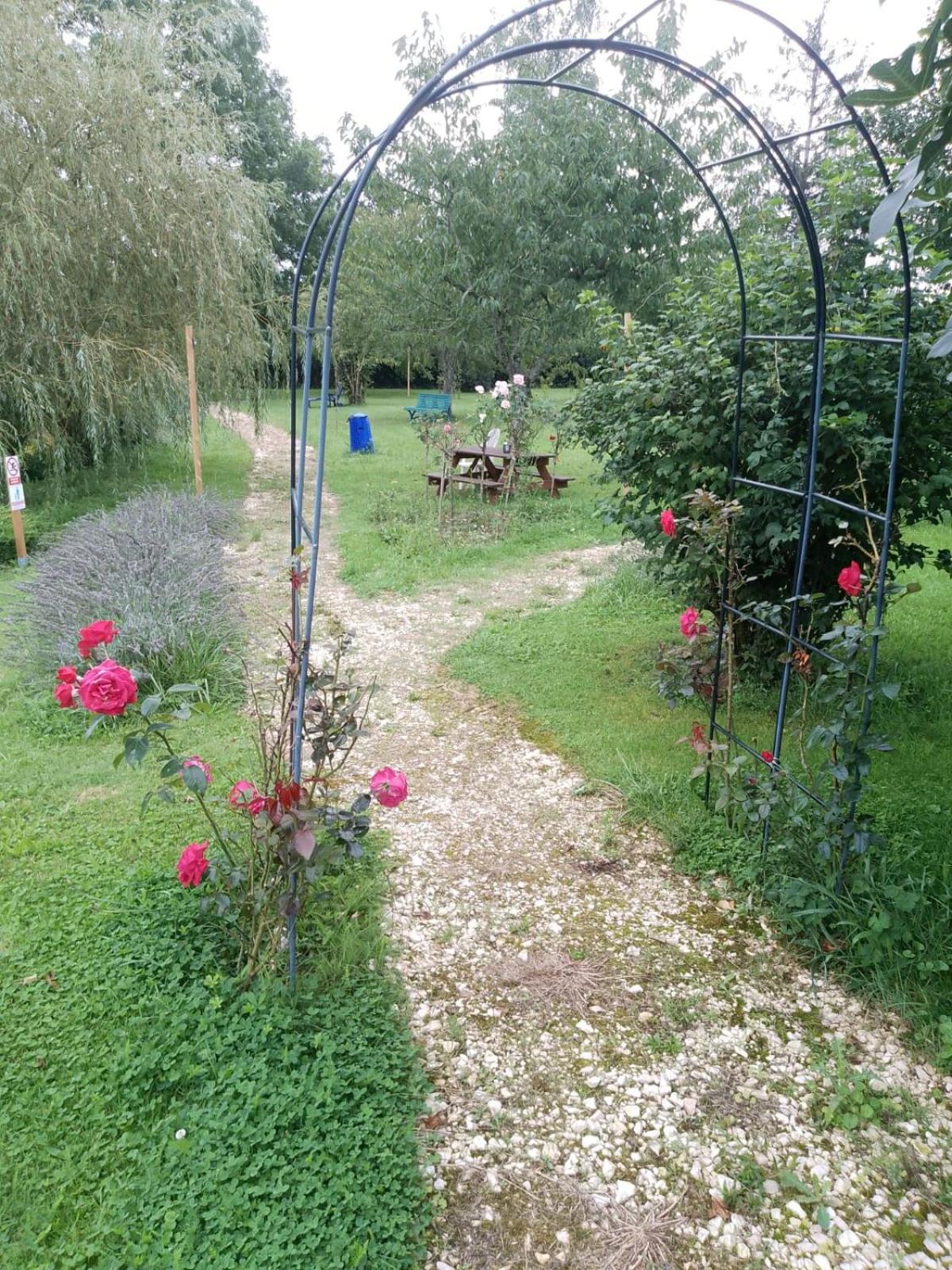 Hotel Holistica Saint-Fargeau  Esterno foto